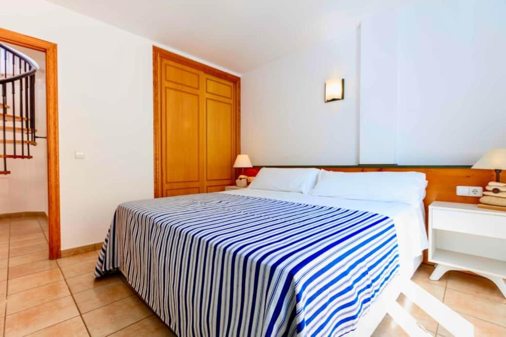 Apartamentos Sa Varadero Fronte Mar Espujols エス・プホルス エクステリア 写真