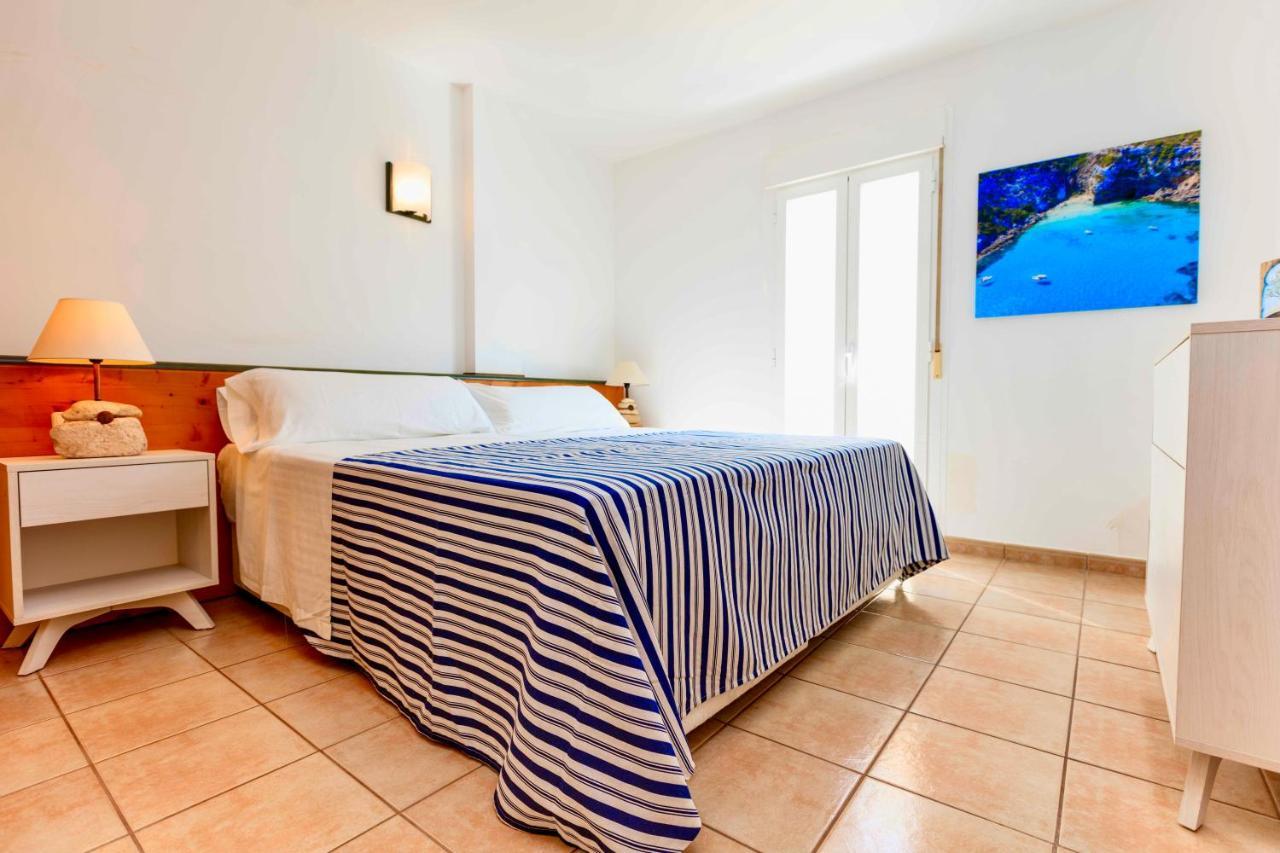 Apartamentos Sa Varadero Fronte Mar Espujols エス・プホルス エクステリア 写真